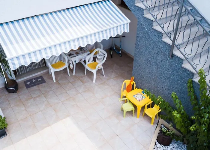 House Bruno Nyaraló Póla